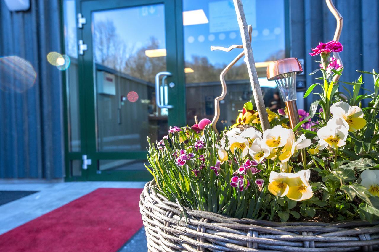 Hotell Eken Moelndal Bagian luar foto